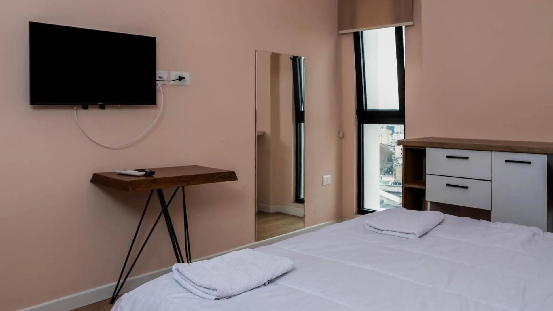 Farmacia 10 Arlis Apartament Babru Appartamento